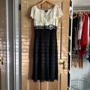 Liz Claiborne empire waist flutter sleeve dress